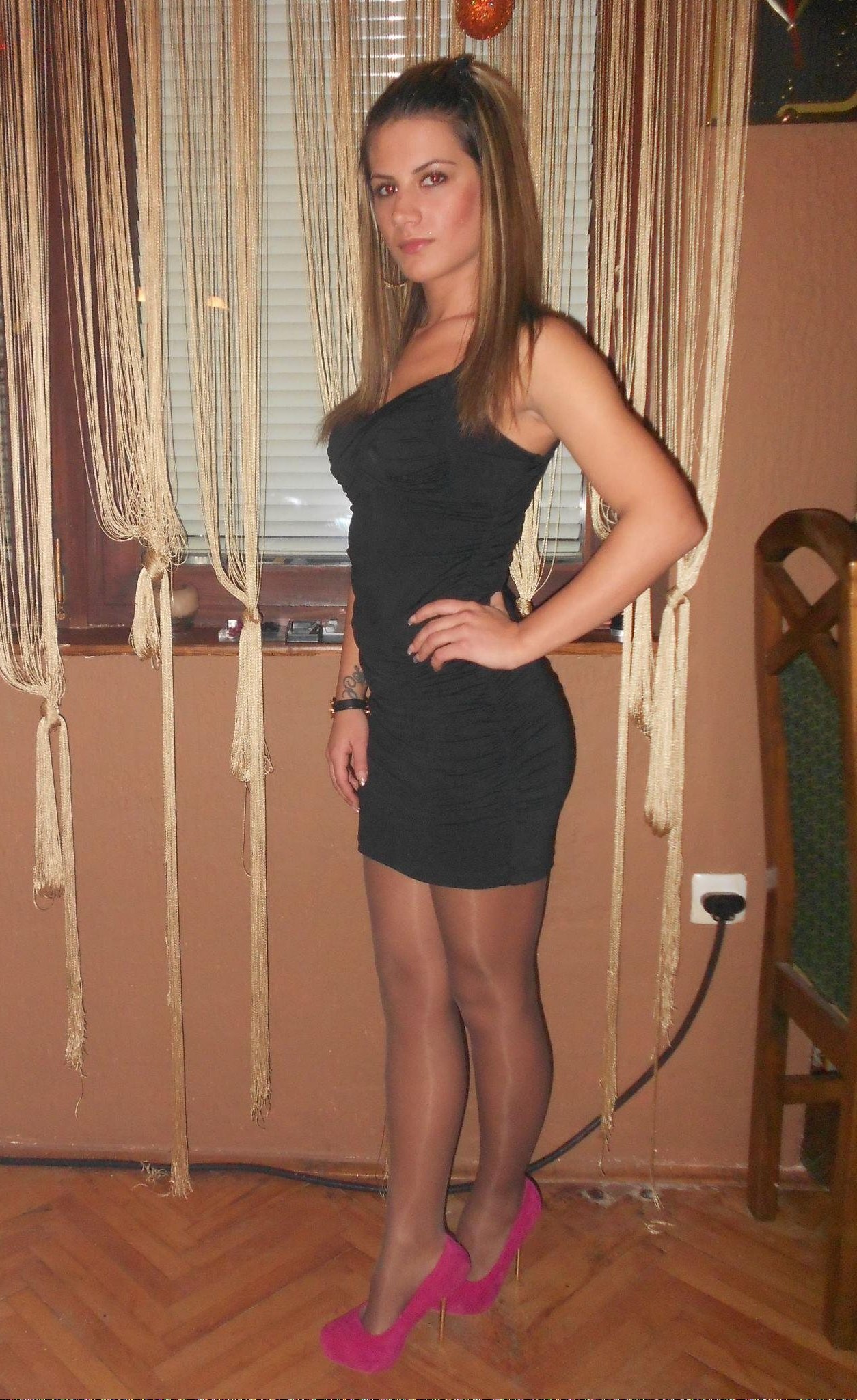 Another Amateur Pics Of Girls In Tight Dresses T I G H Tcom