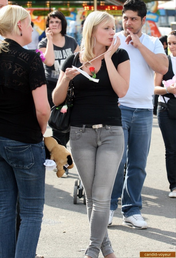 cameltoe in jeans  Candid Shiny Girls